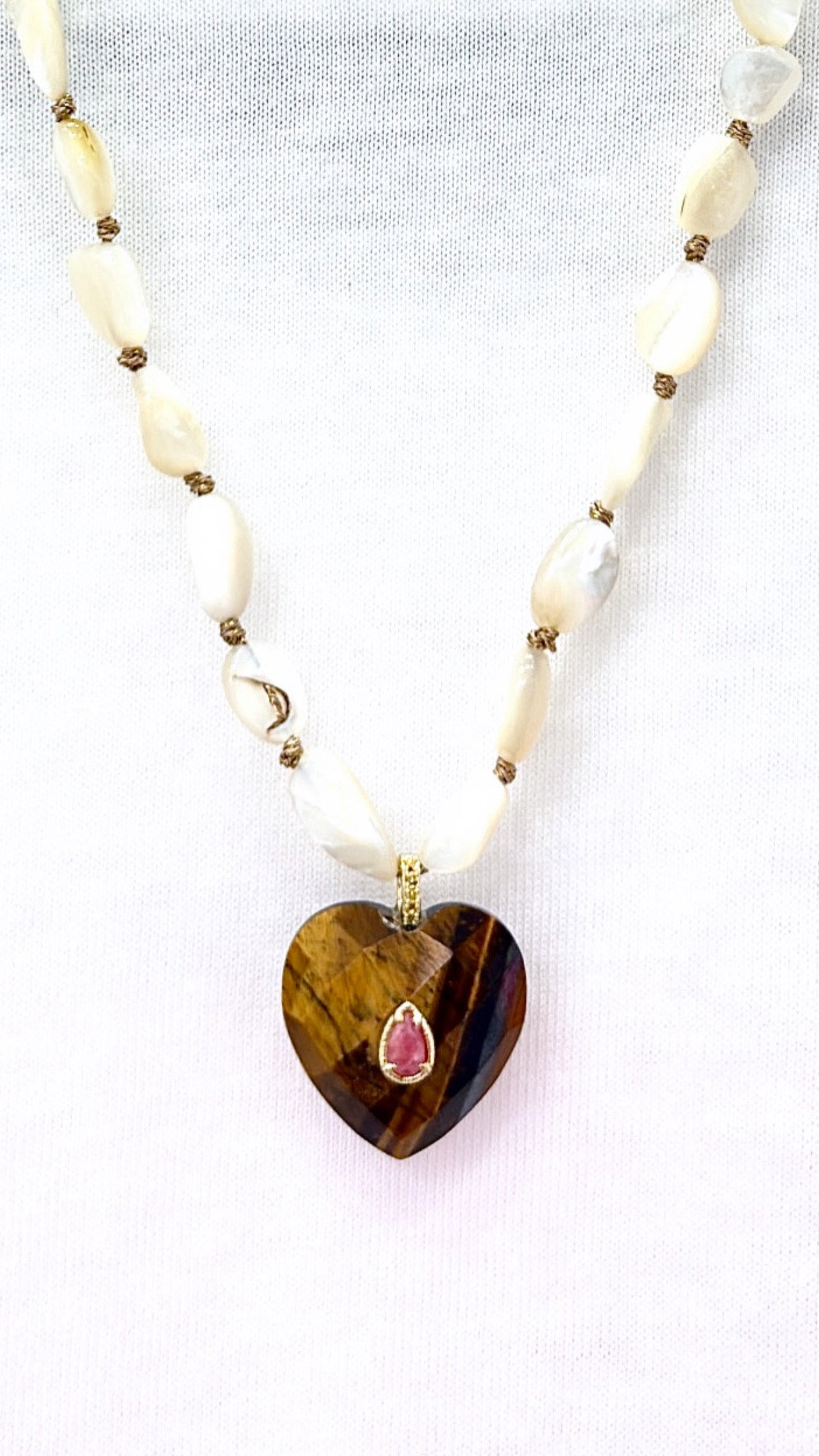 Collier Cœur Nacre et Oeil de Tigre