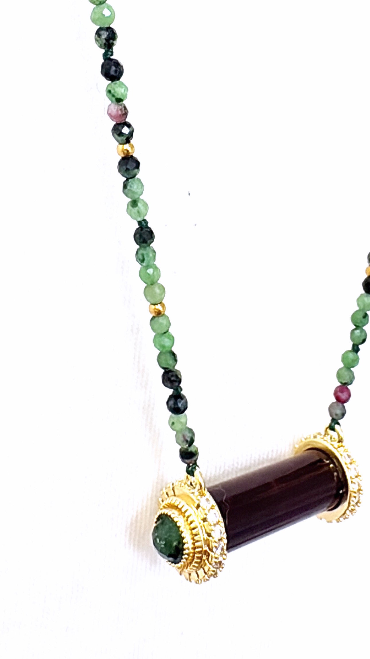 Collier Amulette Takrut Jaspe Rouge et Rubis Zoisite