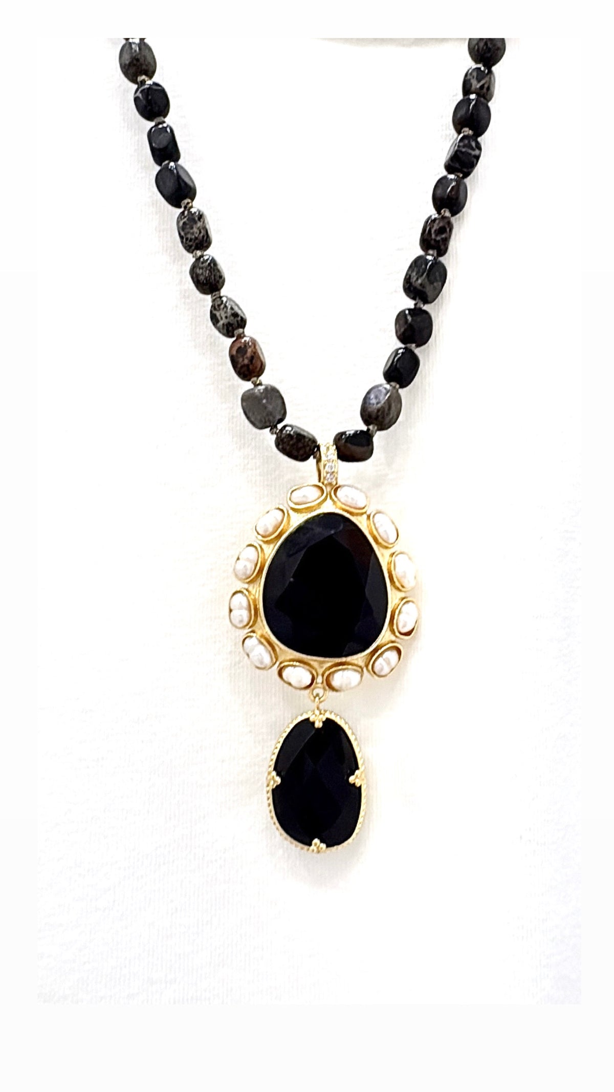 Collier Nuit D’or Onyx et Perles d’Eau Douce