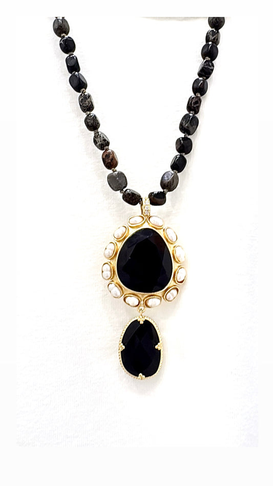 Collier Nuit D’or Onyx et Perles d’Eau Douce