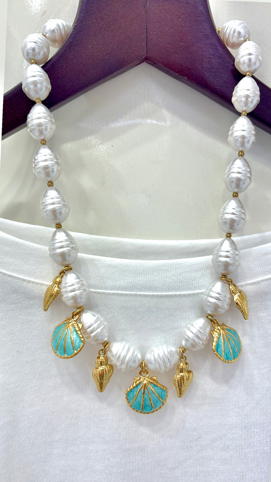 Collier shell