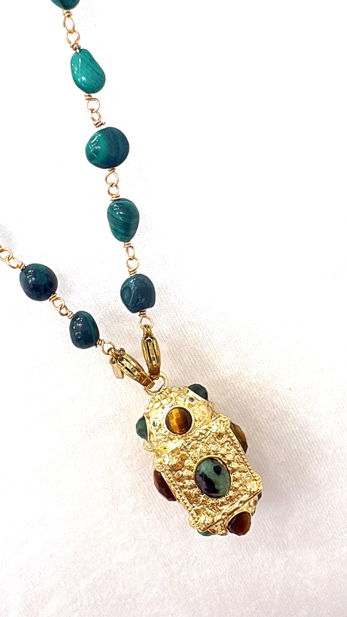 Sautoir Amulette Kalia Malachite, Œil de Tigre et Rubis Zoisite