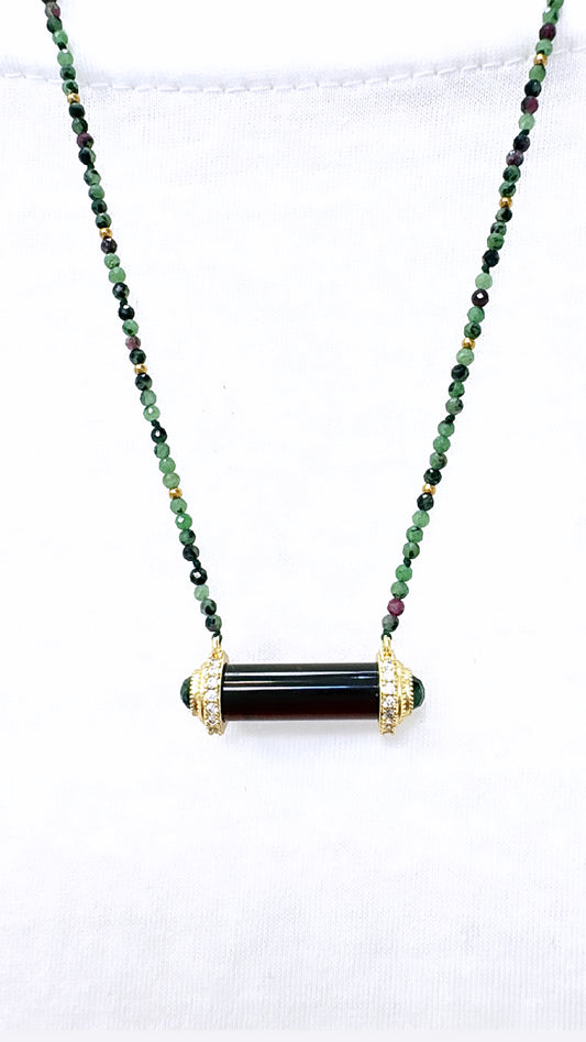 Collier Amulette Takrut Jaspe Rouge et Rubis Zoisite