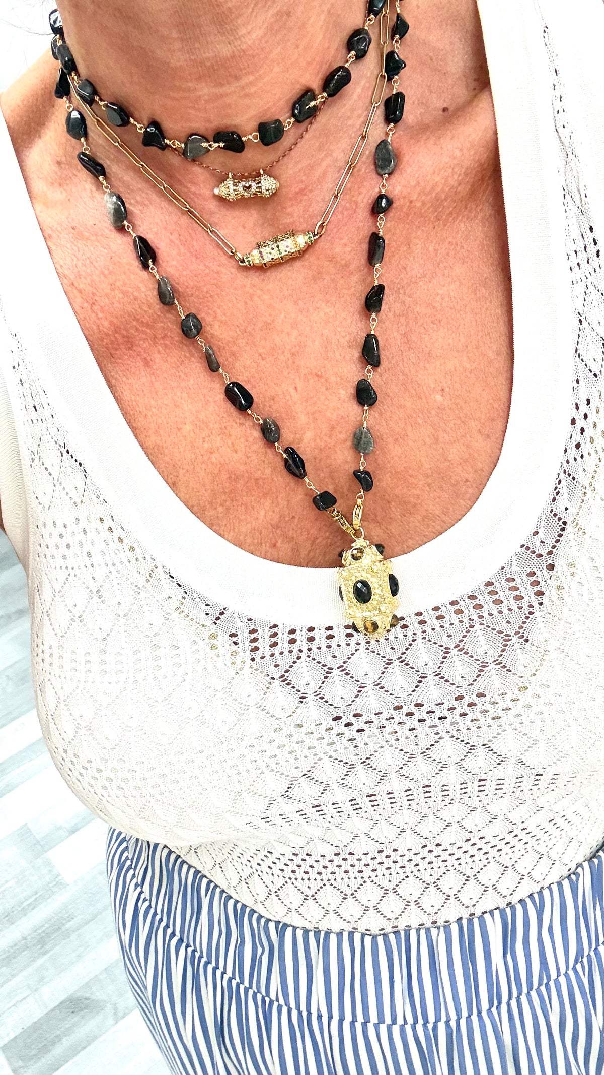 Sautoir Amulette Kalia Obsidienne Dorée , Onyx et Œil de Tigre
