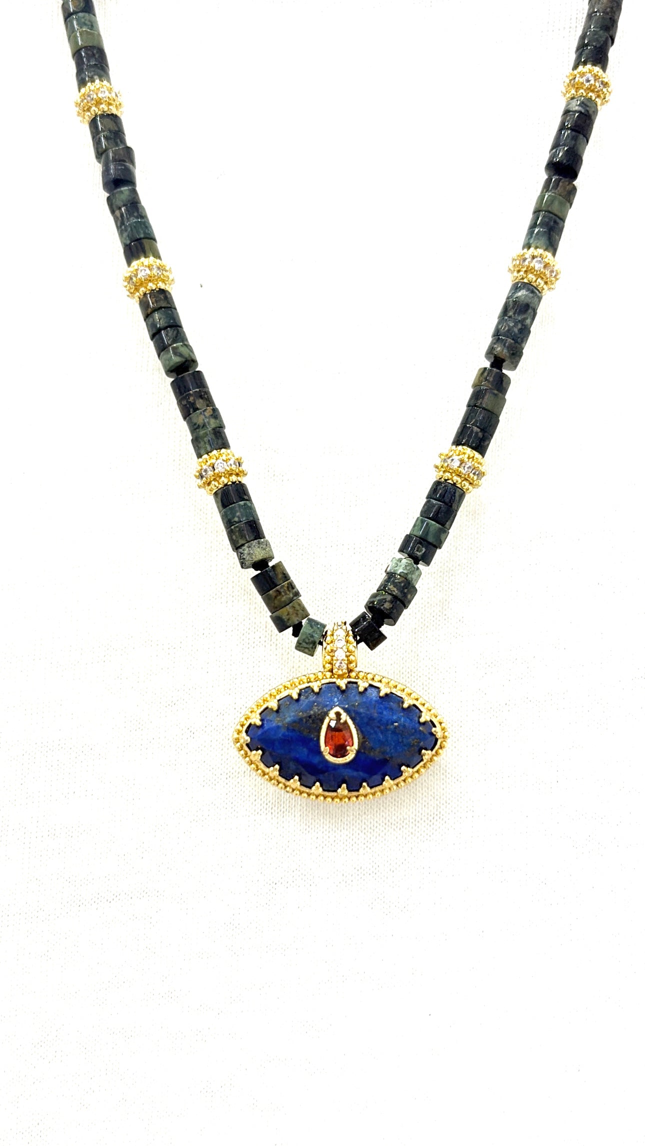 Collier Amulette Œil Sacré Lapis Lazulli et Serpentine