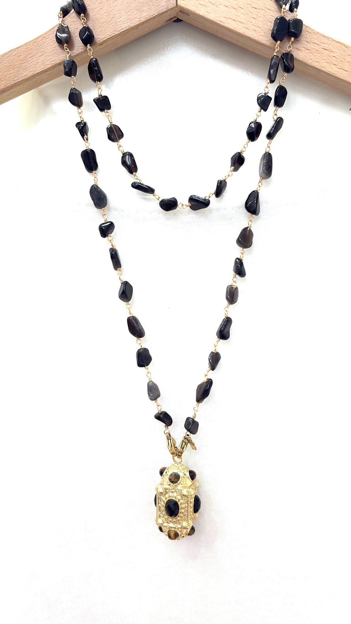 Sautoir Amulette Kalia Obsidienne Dorée , Onyx et Œil de Tigre