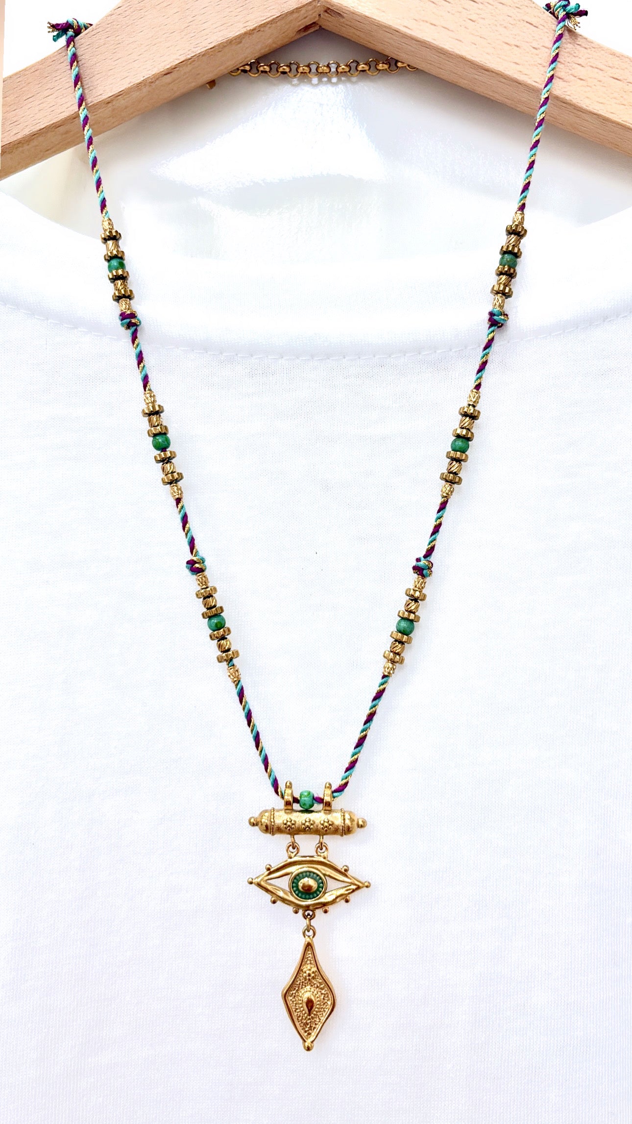 Collier Amulette Isis Lagon