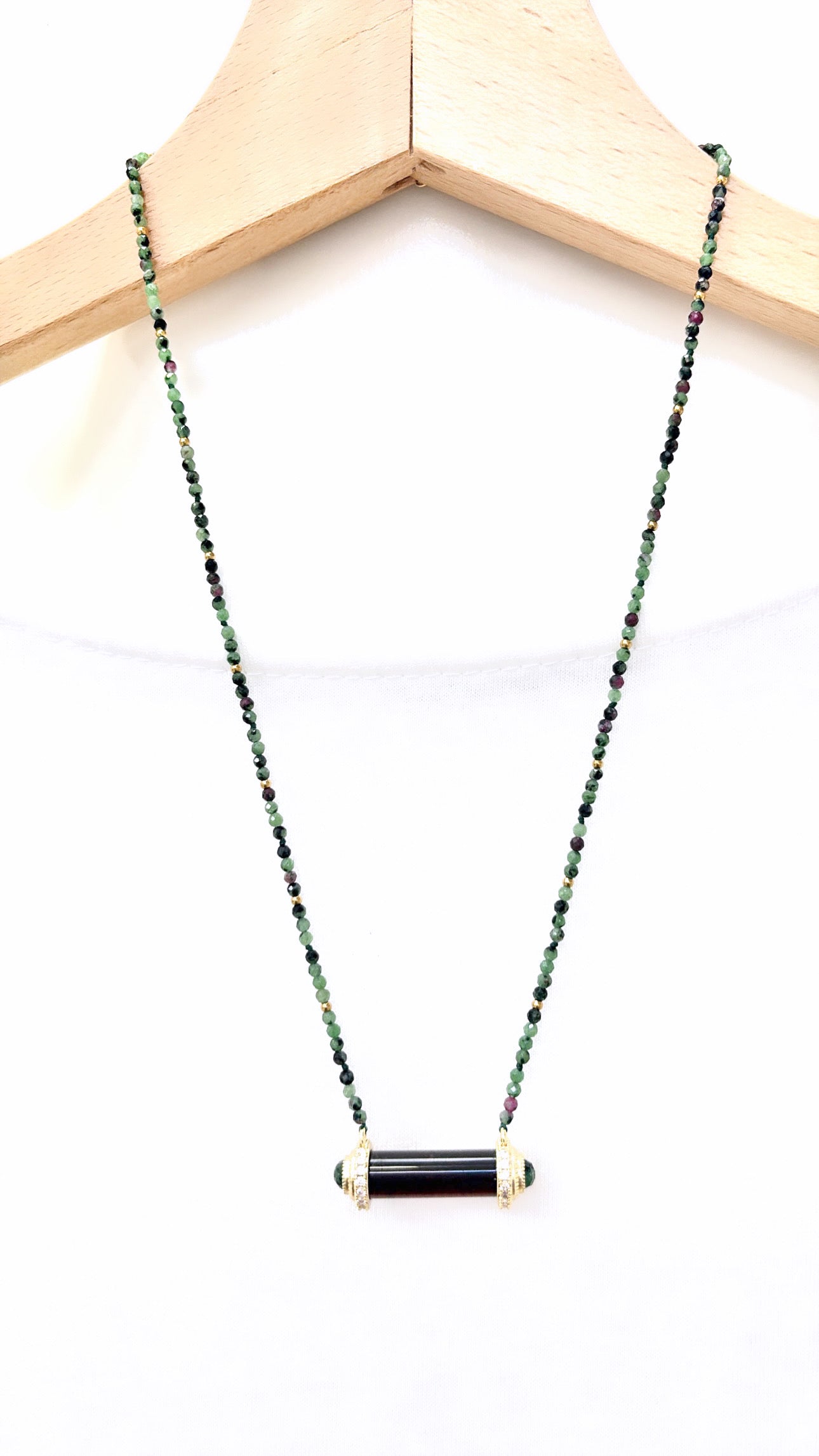 Collier Amulette Takrut Jaspe Rouge et Rubis Zoisite