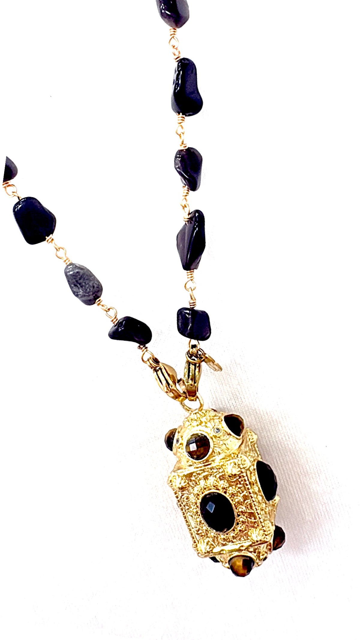 Sautoir Amulette Kalia Obsidienne Dorée , Onyx et Œil de Tigre
