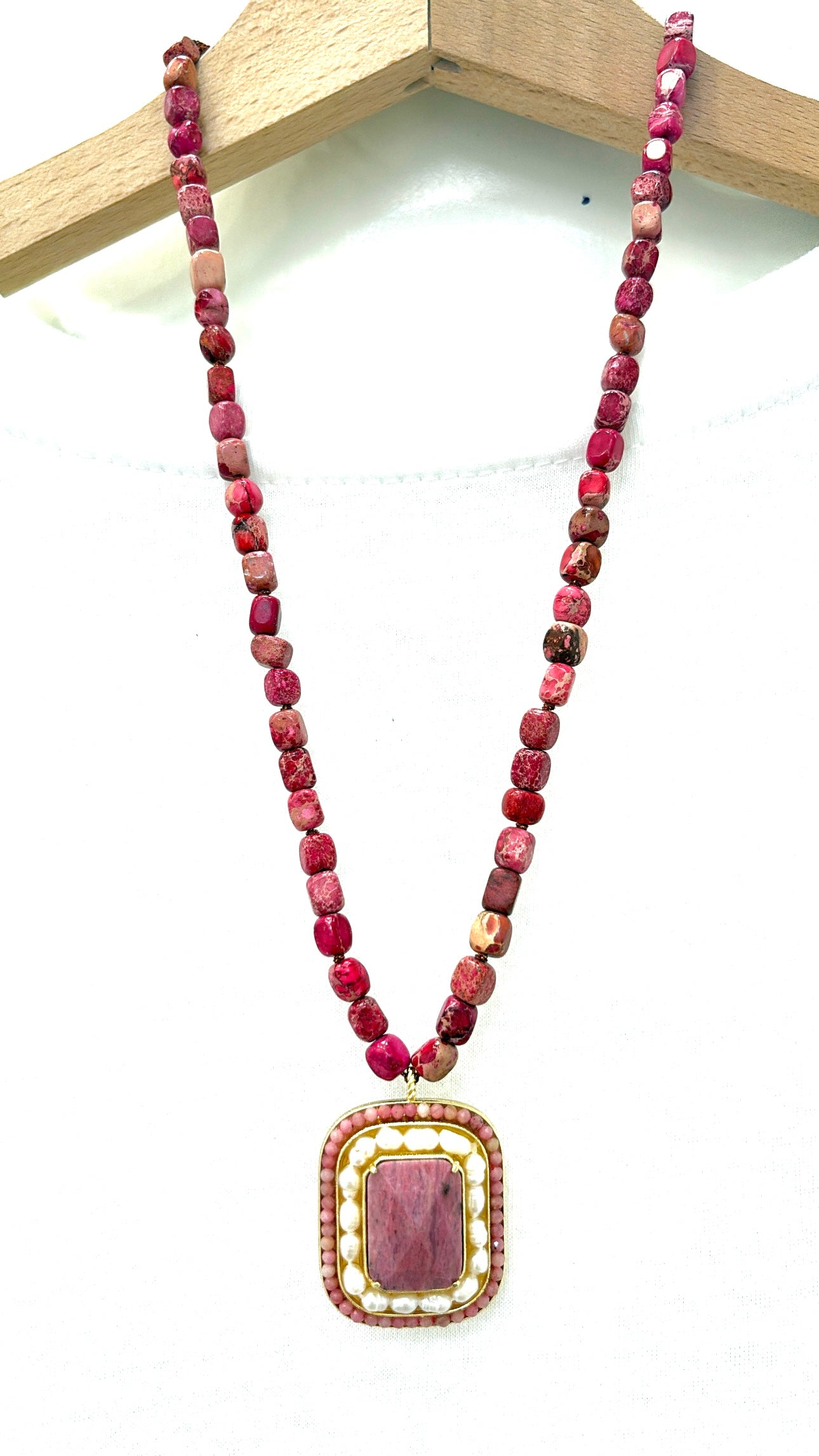 Collier Asha Rhodonite, Zoïsite et Perles d’Eau Douce