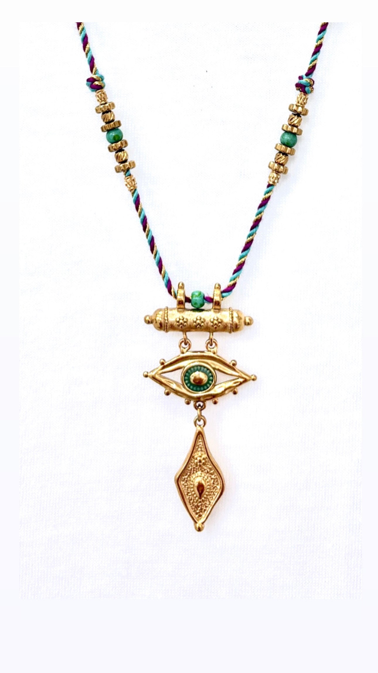 Collier Amulette Isis Lagon