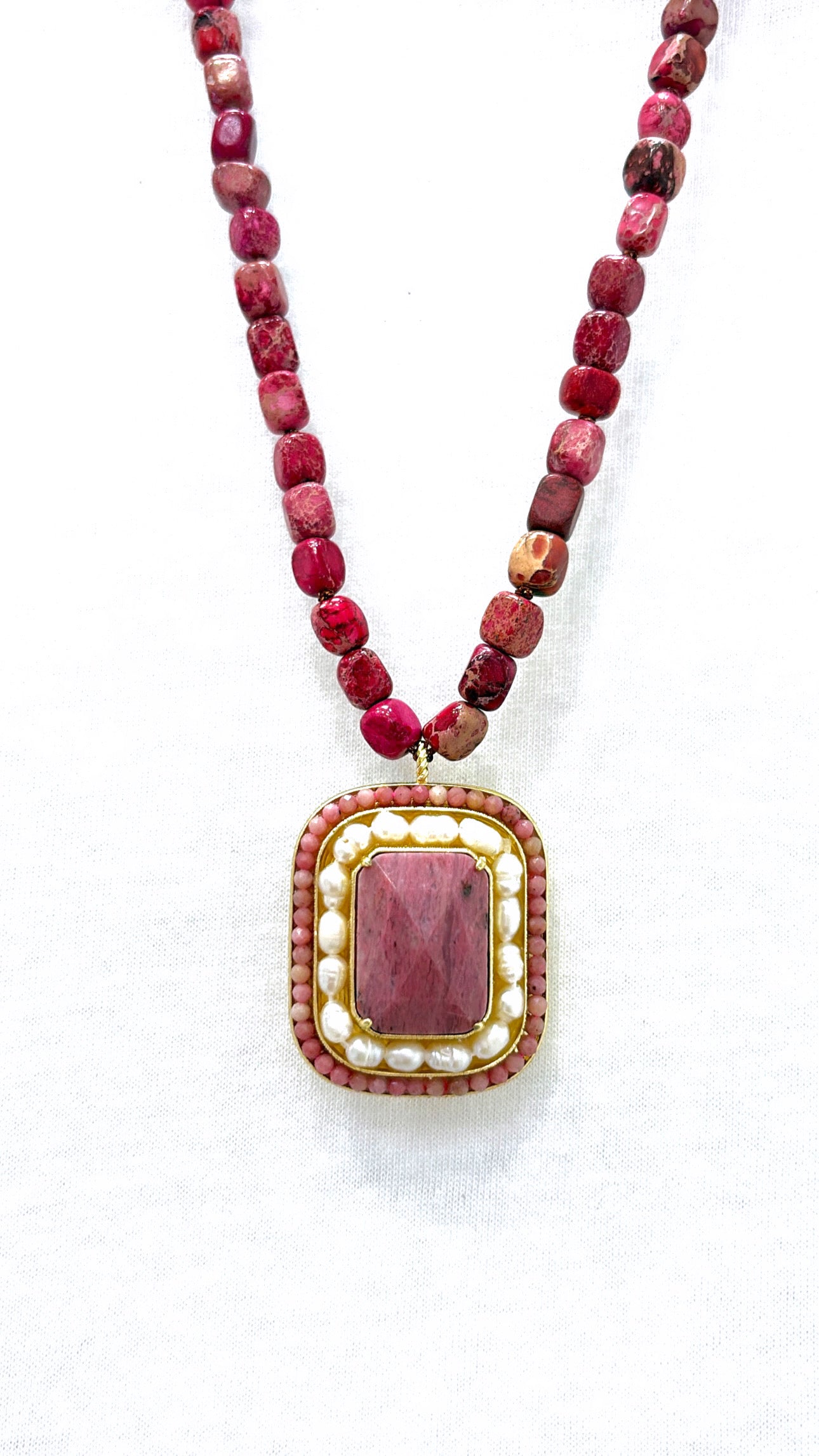 Collier Asha Rhodonite, Zoïsite et Perles d’Eau Douce