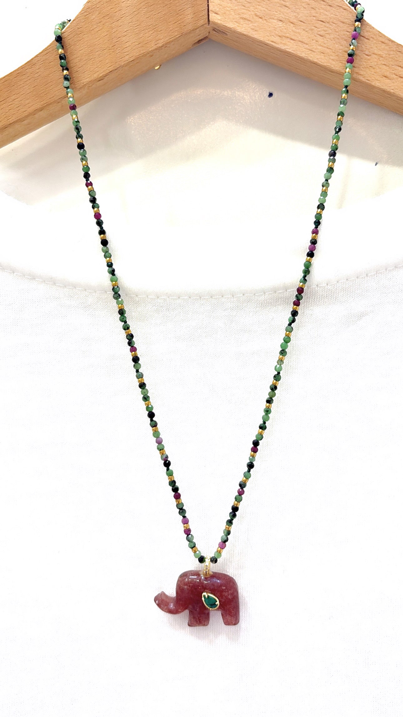 Collier Éléphant Quart Fraise, Rubis Zoisite et Malachite