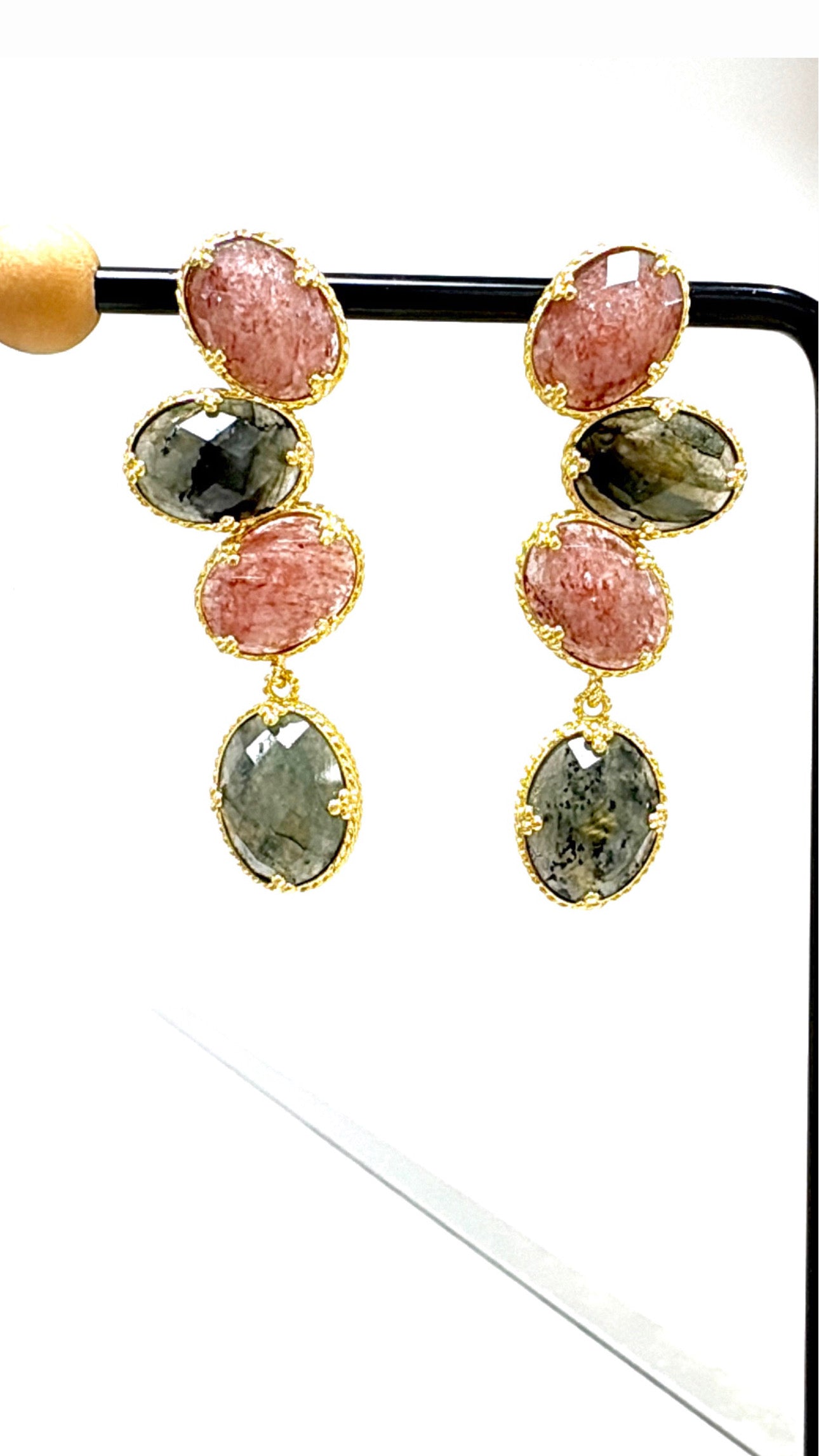 Boucles d’oreilles Majestueuse Quartz Fraise et Labradorite
